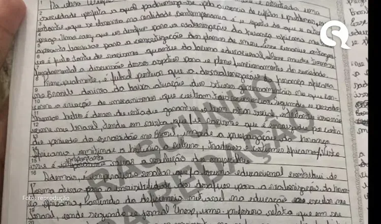 ‘Cola’ no Enem 2024: candidatos postam que levaram modelos de redação escondidos para a prova