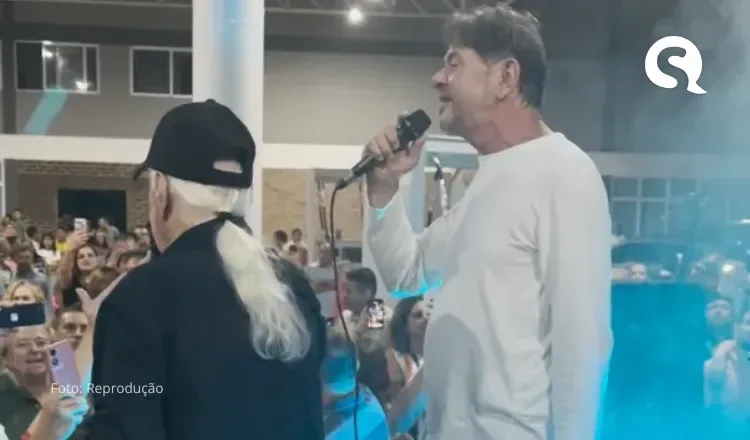 Política, festa e música; Cid Gomes canta em inauguração de boteco e reúne políticos da região