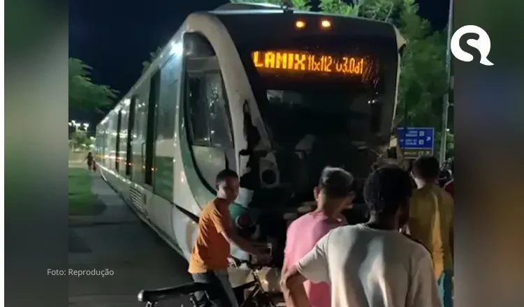 Acidente: VLT de Sobral colide com caminhão que transportava botijões de gás de cozinha