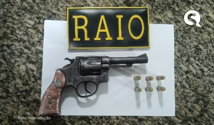 PMCE flagra assalto em andamento, captura suspeito armado e recupera bens em Tianguá