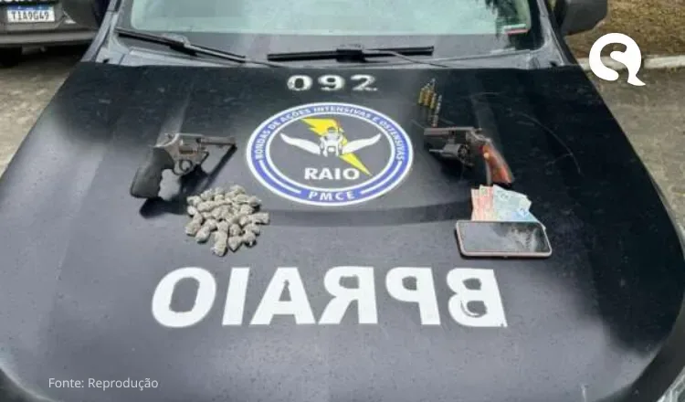 PMCE prende dupla armada em posse de drogas em Miraíma