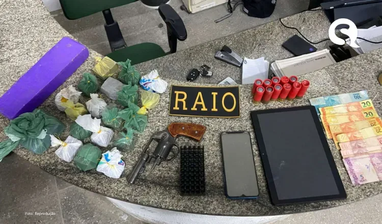 PMCE apreende mais de 1,3 kg de maconha e arma de fogo durante ação em Itapajé
