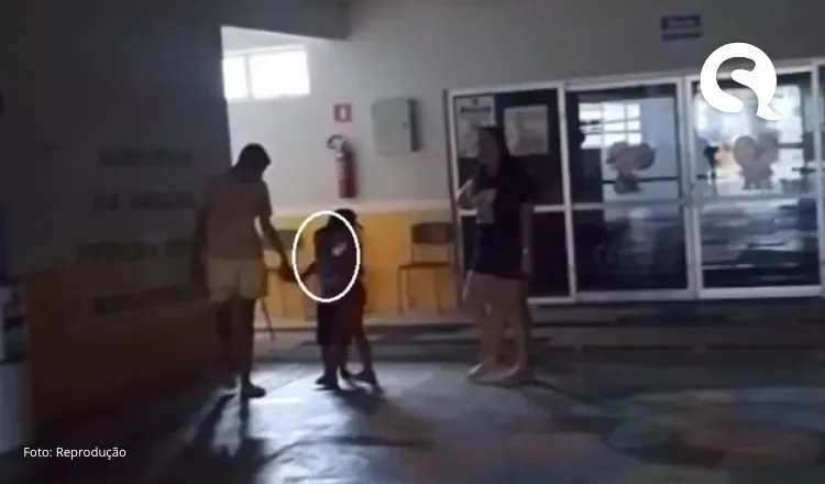 Criança esquecida trancada em creche está com medo de voltar para as aulas, diz família