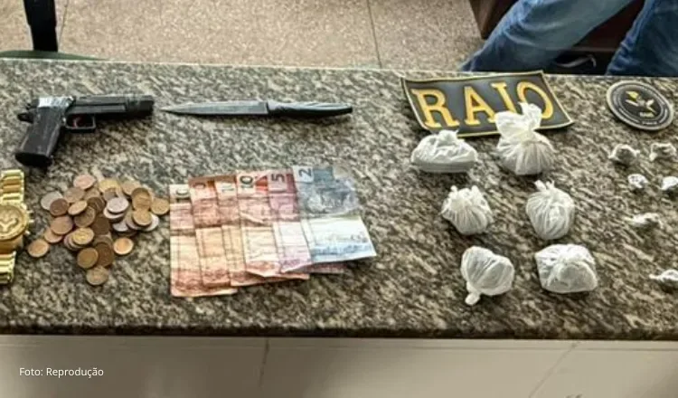 PMCE apreende drogas e prende três suspeitos por tráfico em Viçosa do Ceará