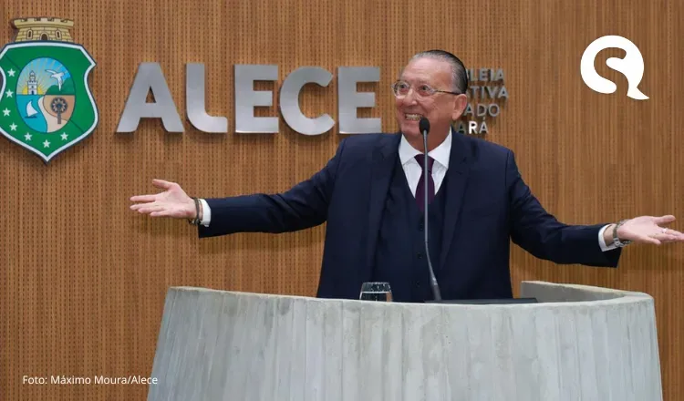 Galvão Bueno recebe título de cidadão do Ceará, aprende vaia cearense e canta Mucuripe com Waldonys