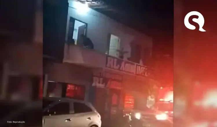 Mulher é morta a golpes de faca pelo companheiro.