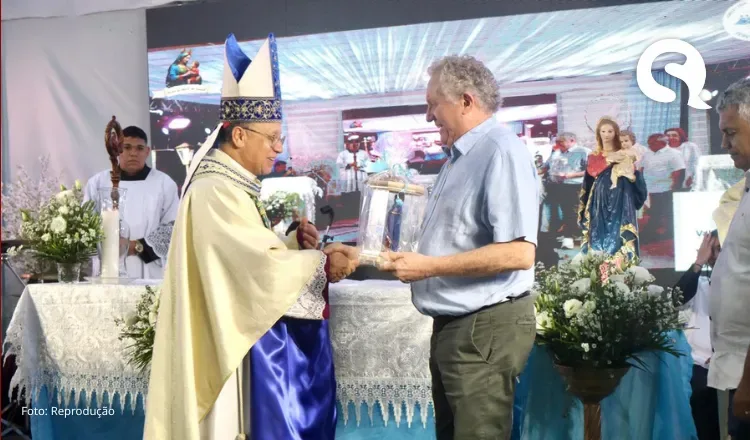 Prefeito Oscar Rodrigues prestigia encerramento dos festejos da Padroeira no Distrito de Jordão, em Sobral