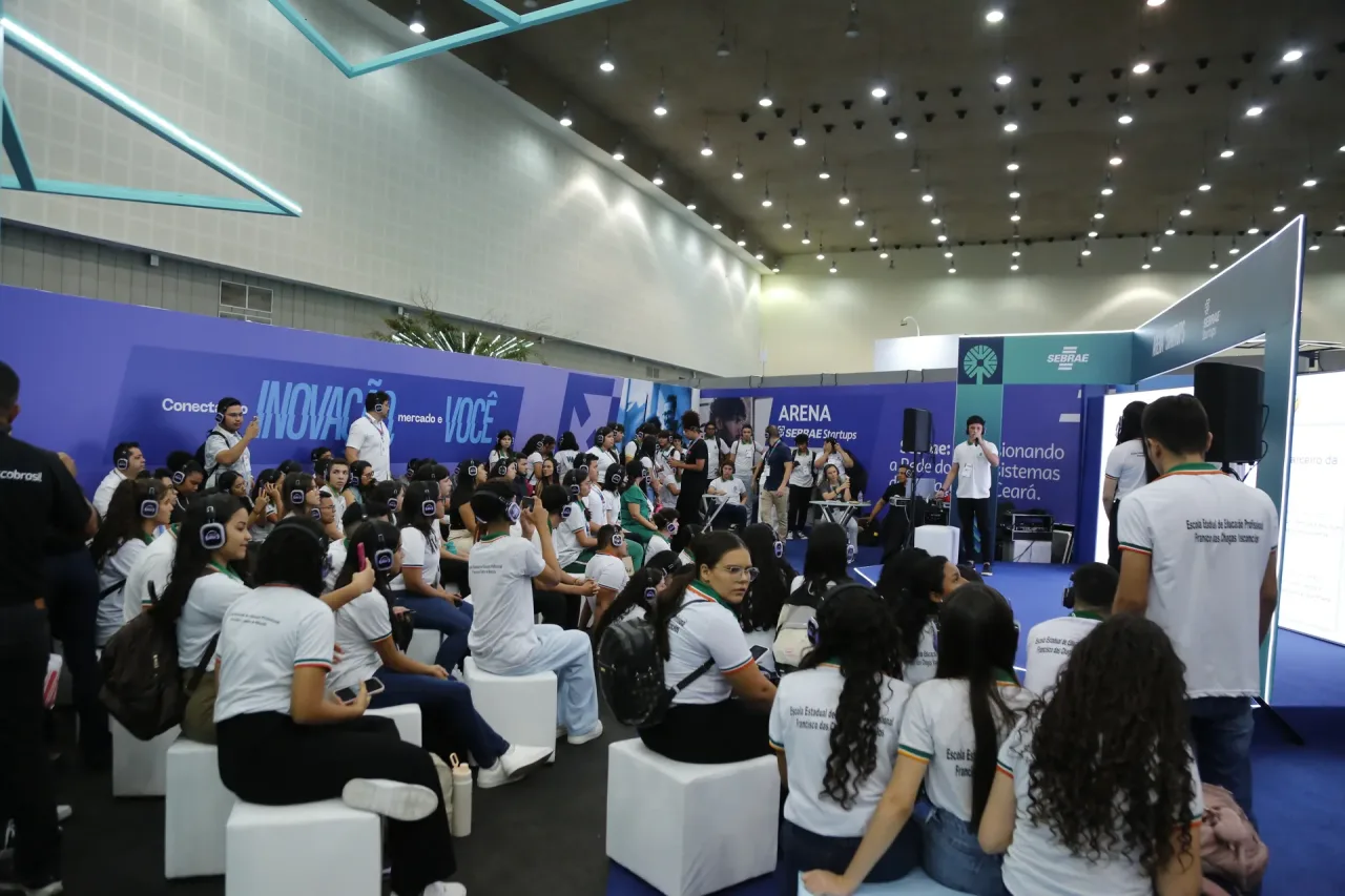 Estudantes das Escolas Profissionais assumem protagonismo no Siará Tech Summit 2025