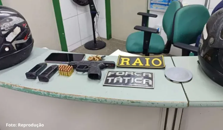 PMCE prende dupla em posse de arma de fogo em Canindé