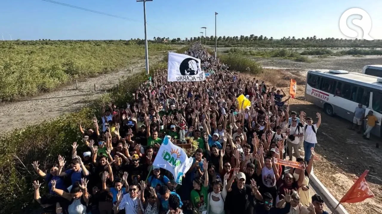 Mais de 8 mil jovens participam do Dia Nacional da Juventude na Praia de Arpoeiras, em Acaraú