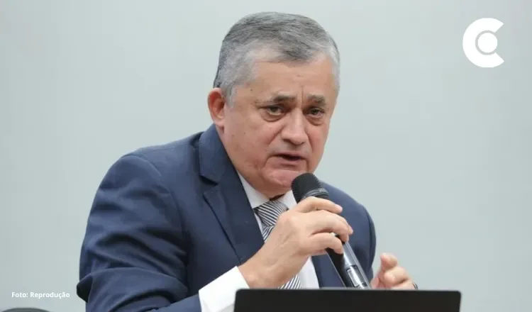 Pesquisa mostra José Guimarães competitivo na disputa ao Senado em primeira pré-campanha majoritária