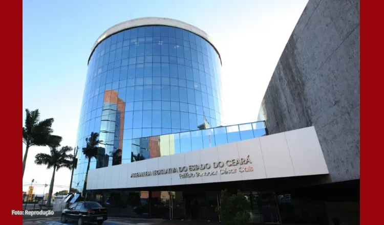 Até 17 deputados podem trocar de sigla e esvaziar partidos na Alece