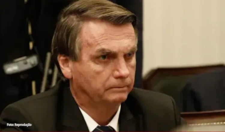 Bolsonaro recebe alta de hospital em Brasília e segue para prisão domiciliar
