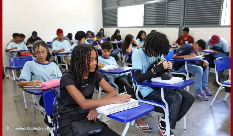 Pagamento da 1ª parcela do programa Pé-de-Meia começa nesta segunda (23)