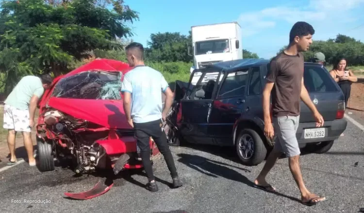 Acidente de trânsito deixa quatro mortos na zona rural de Viçosa do Ceará
