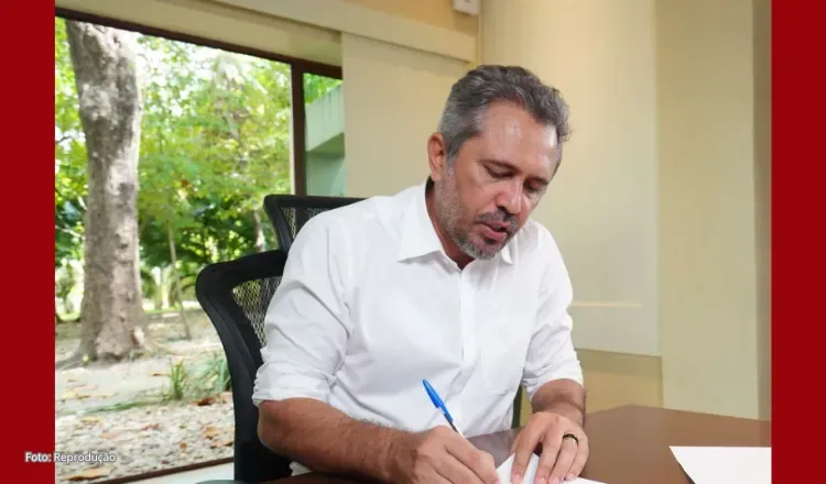 Elmano libera 5ª parcela dos precatórios do Fundef para mais de 11 mil professores no Ceará