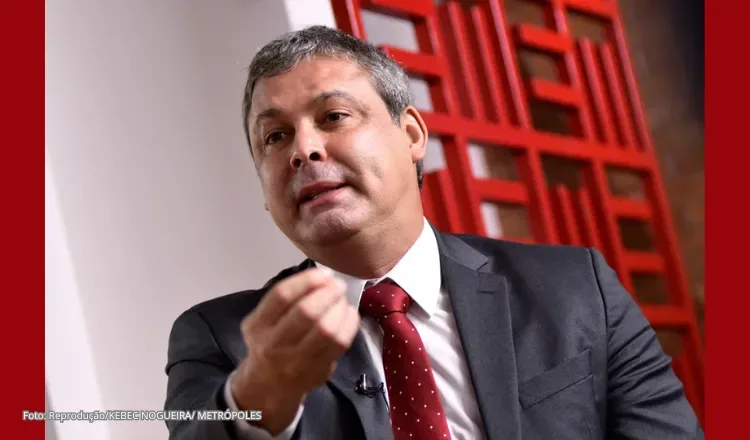 Lindbergh pede prisão de Flávio Bolsonaro após pagamento de Vorcaro
