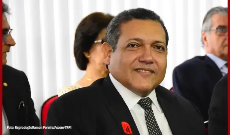 TSE julga nesta terça-feira suspensão de pesquisa sobre Flávio Bolsonaro após decisão de Nunes Marques