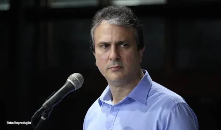 “Está do lado de quem rezou para o presidente morrer”, diz Camilo sobre Ciro
