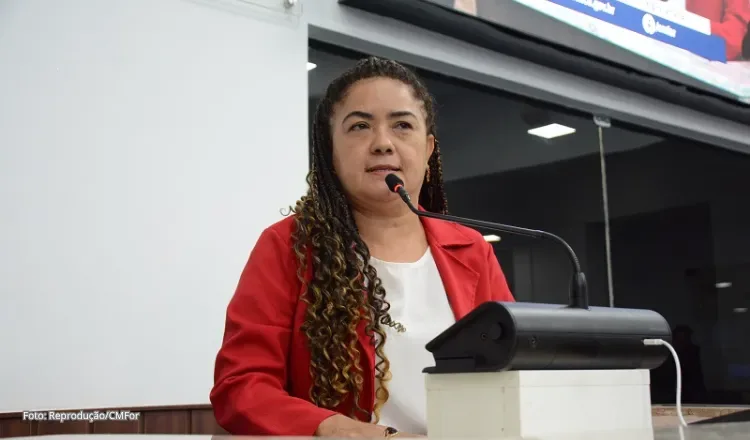 Justiça rejeita ação de André Fernandes contra vereadora por supostas fake news
