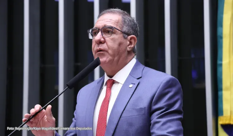 Luiz Gastão entrega ao TSE cartilha católica com critérios para o voto nas eleições de 2026