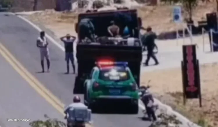 PM intercepta caminhão com homens escondidos e ferramentas para retirar trilhos